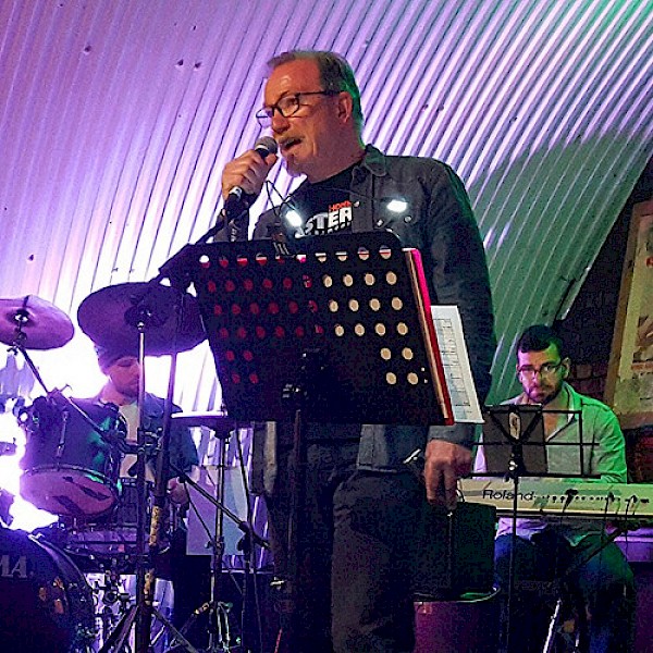 Chromactiv at 'Off the Cuff' Herne Hill.